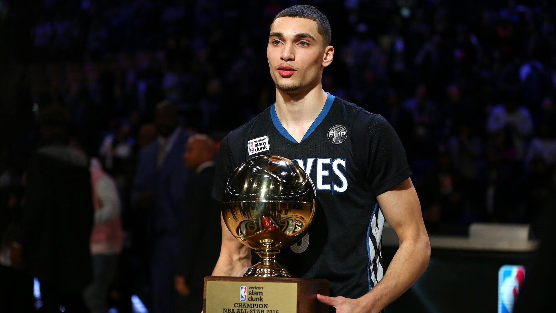 九游官网-“飞盘竞技：三叉湖田径场为选手提供极速与精准的竞技舞台”