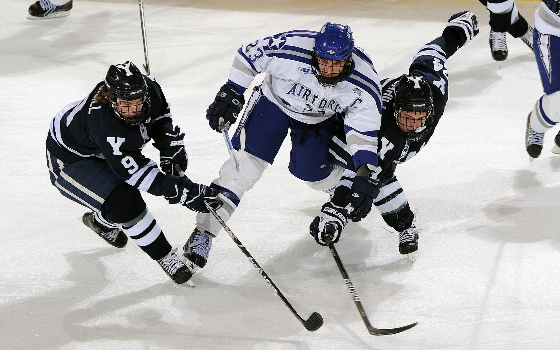 jiuyou.com-76人后卫分享成长故事鼓励青少年球员，76人队前身